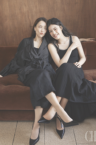 ◎ 霍汶希母女首都合作拍攝雜誌封面,讀者當然知道媽咪是誰。