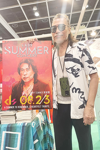 ◎ 夏韶聲雖忙於籌備演唱會,依然抽空參觀書展。