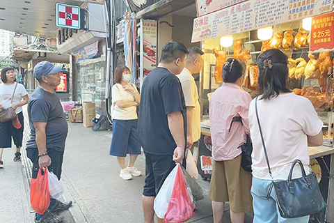 ◎ 中秋節傳統家庭依習俗賞月、拜月,燒臘檔生意旺。