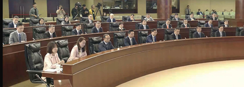 ◎ 立法會昨日舉行全體大會,三十二名議員都有議程前發言。