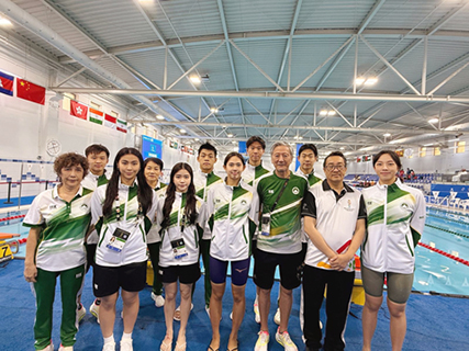 ◎ 亞青運澳門團長曾展南勉勵游泳隊。