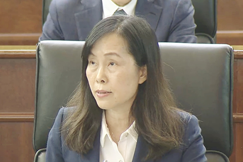 ◎ 審計長歐陽瑜昨日列席立法會全體大會,介紹《二0二四年度政府帳目審計報告》。