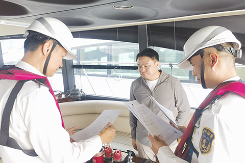 ◎ 珠海海事局灣汓海事處開通專項查驗綠色通道,全力保障參展遊艇便捷通關。