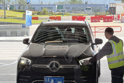 ◎ 十一月十五日,港珠澳大橋香港口岸自動化轉機停車場啟用。圖為廣州牌私家車進入停車場。(華淨雯 攝)