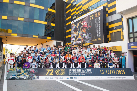 ◎ 金沙中國管理層成員於十一月十二日與「第七十二屆澳門格蘭披治大賽車」車手會面後合照留念。