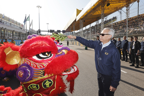 ◎ 行政長官岑浩輝主持第七十二屆澳門格蘭披治大賽車醒獅點睛儀式。