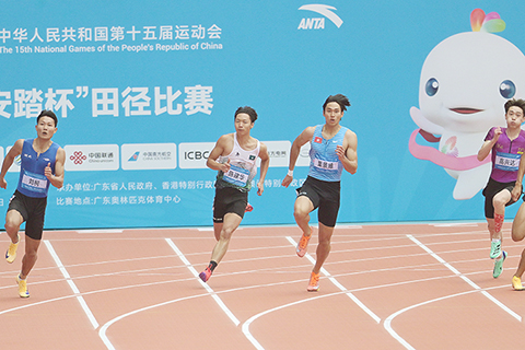 ◎ 澳門跑手陳建華(中左)出戰全運二百米。