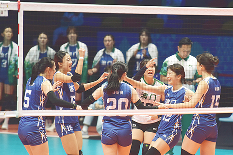 ◎ 澳門女排每取一分都互相鼓勵。