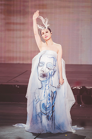 ◎ 楊千嬅演唱會。