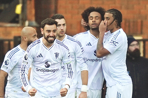 ◎ 曼聯施克斯(右二)開齋,助曼腦終止水晶宮十二場不敗。(美聯社)