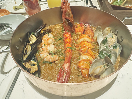 ◎ 葡式龍蝦海鮮飯只顯貴氣。