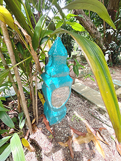 墓碑也有藍色的