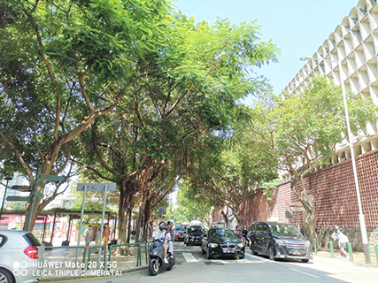 拆卸前的愛都酒店的圍牆(攝於2022年9月4日)。(紅柳 攝)