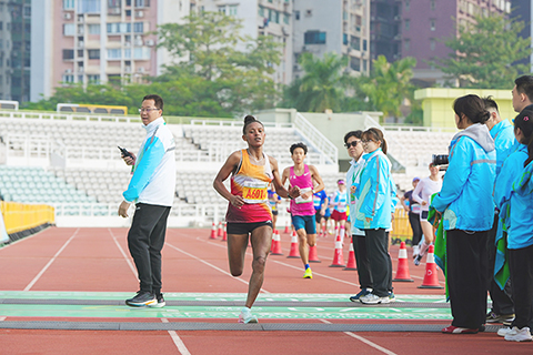 ◎ 埃塞俄比亞跑手辛妮在澳門馬拉松封后。