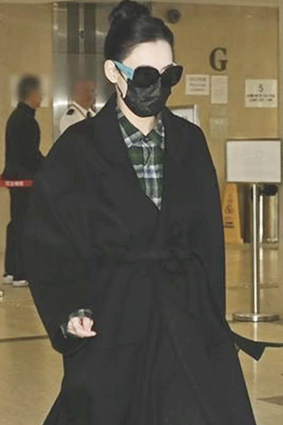 ◎ 這樣子在法庭出現,你認得這是張柏芝嗎?