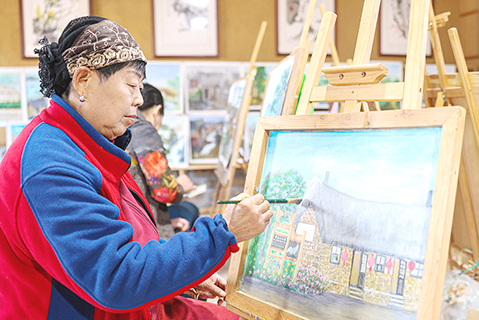 畫中的石頭房是該村的特色景觀。(李信君 攝)