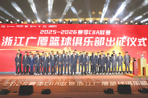 ◎ 浙江廣廈籃球俱樂部全員日前合影。浙江廣廈籃球俱樂部在浙江省杭州市舉行新賽季中國男子籃球職業聯賽(CBA)出征儀式。(中新社記者 吳君毅 攝)