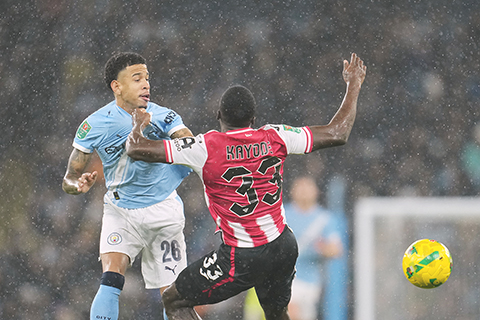 ◎ 曼城廿六號沙維奧建功,二比零打退賓福特,取得英聯盃四強一席。(美聯社)