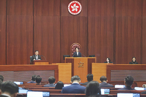 ◎ 香港第八屆立法會一月十四日舉行首次會議。香港特區行政長官李家超根據《議事規則》,就特區政府對新一屆立法會的期望、行政立法良性互動關係,以及有關大埔宏福苑火災的支援和善後事宜,向立法會發言。(香港中通社記者 謝光磊 攝)