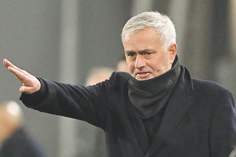 ◎ 賓菲加客戰祖記,失敗而歸,主帥摩連奴心急了。(新華社發)