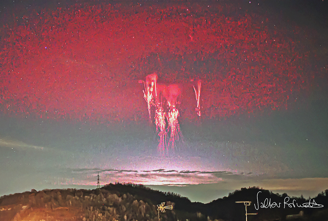 ◎ 意大利上空的紅色精靈與圓形精靈閃電。