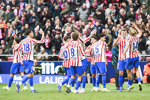 ◎ 馬體會球員周日夜歡慶全取三分。(新華社發)