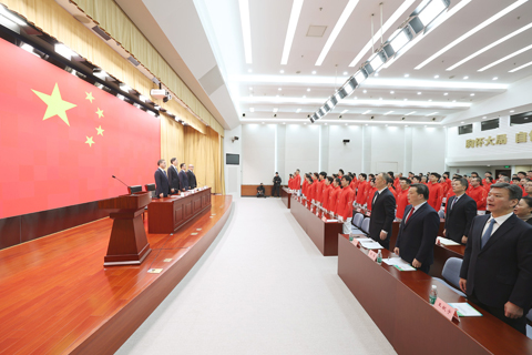 ◎ 一月二十七日,米蘭冬奧會中國體育代表團成立動員大會在北京召開。圖為升旗儀式。(中新社記者富田攝)