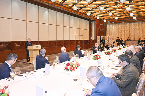 ◎ 行政長官岑浩輝昨日宴請本地葡文及英文傳媒負責人。