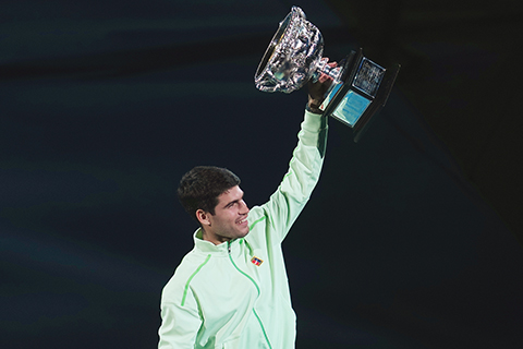◎ 二月一日,澳大利亞網球公開賽男單決賽西班牙選手卡洛斯·艾卡拉斯逆轉塞爾維亞選手祖高域奪冠。(美聯社)