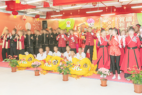 ◎ 在囚人以大合唱來答謝嘉賓的支持。