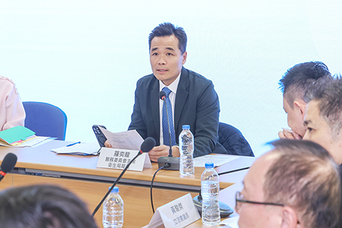 ◎ 醫務委員會羅奕龍主席發言。