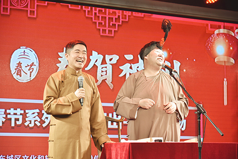 ◎ 雙簧表演:應寧、王磊。