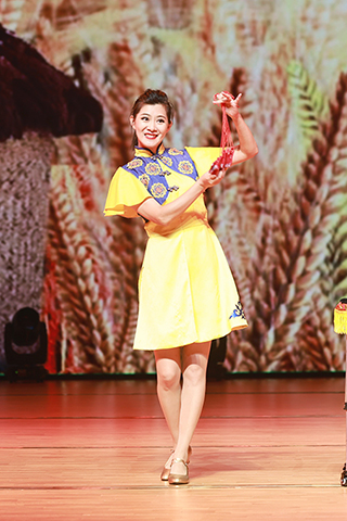 ◎ 古彩戲法表演:關博。