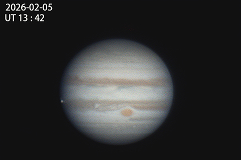 ◎木衛二在於二十五分鐘內逐漸移近木星表面的過程(上、下圖)。