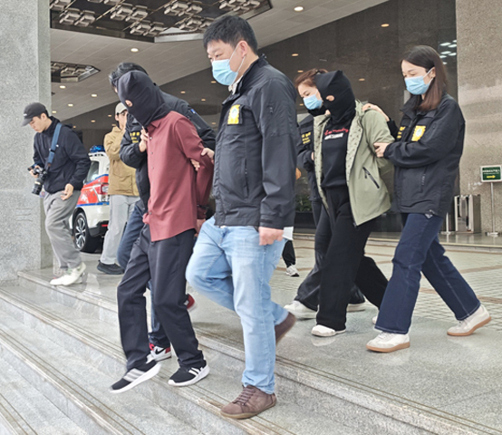 ◎ 內地夫婦涉不法匯兌被拘。