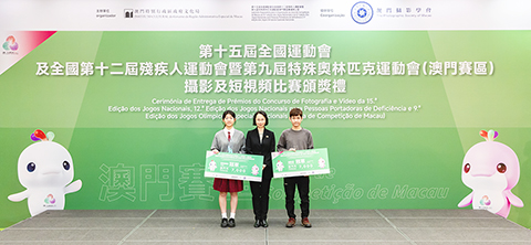 ◎ 社會文化司司長柯嵐與攝影組及短視頻組冠軍合照。