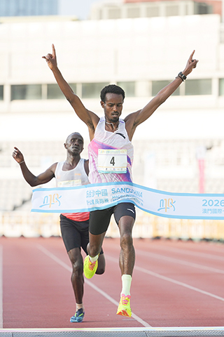 ◎ 埃塞俄比亞跑手艾斯法在澳門奪十公里男子全場總冠。