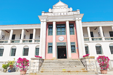 圖為集美農林學校首座校舍務本樓。(吳冠標 攝)