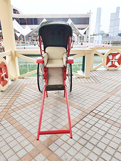 人力車(放置媽閣廟對面一號碼頭內的展品)