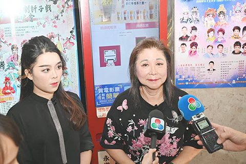 ◎ 陳慕蓮(右)與梁彥談粵劇戲曲發展及希冀。