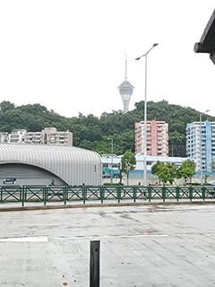 媽閣輕軌站和遠處的旅遊塔
