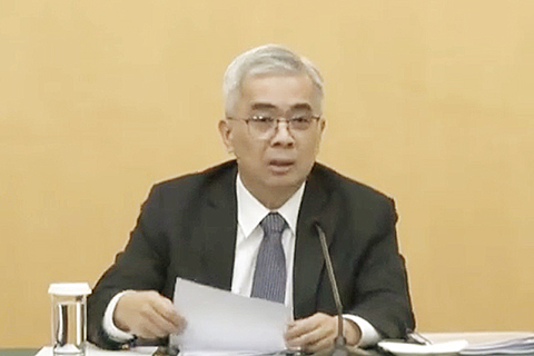 ◎ 身兼行政會發言人的行政法務司司長黃少澤昨日公佈兩份行政法規草案與法律草案。