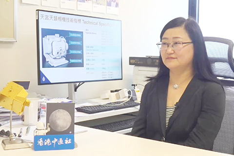 ◎ 近日,香港首位載荷專家黎家盈參與將「天韻相機」安裝在「天宮」太空站外指定位置。牽頭研制相機的香港科大土木及環境工程學系講座教授蘇慧接受中通社專訪時透露,安裝任務非常有挑戰性,「天地協作」順利,信號傳輸暢通,是一個重要節點,相機接下來將拍攝上千點源,助全球減碳。(香港中通社記者 孫晉欣 攝)