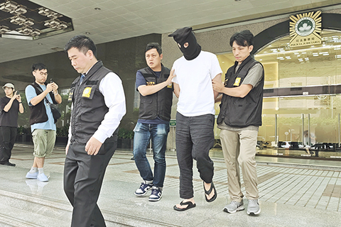 ◎ 內地男子涉相當巨額詐騙被拘。