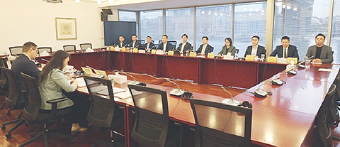 ◎ 立法會第二常設委員會昨日簽署修改消費稅規章法案意見書。