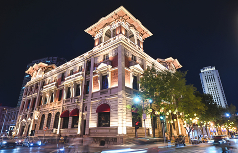 ◎ 這是九月二十七日拍攝的東方匯理銀行舊址夜景。